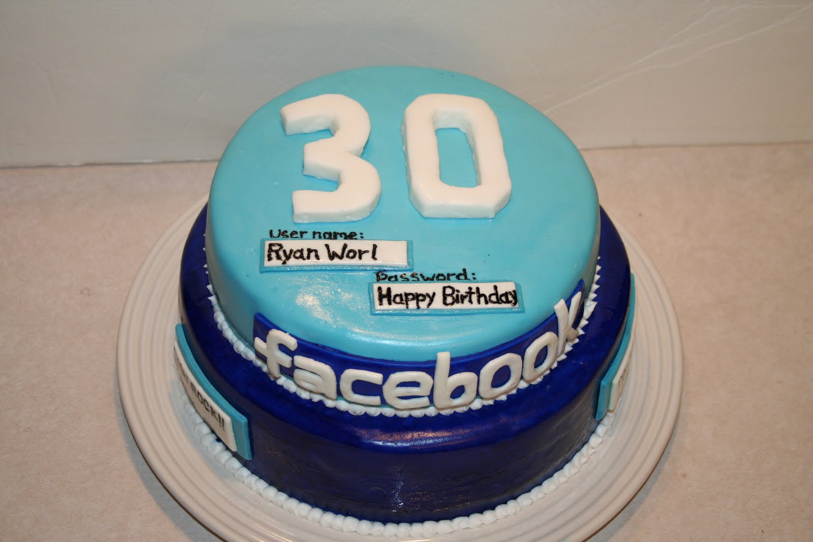 Kakie s Cakes: Facebook Cake