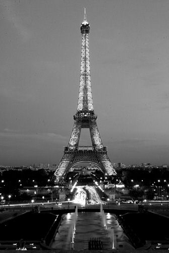 [Eiffel_Tower_by_night.jpg]