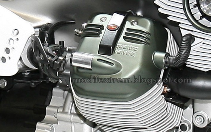 Moto Guzzi V12 Strada Concept