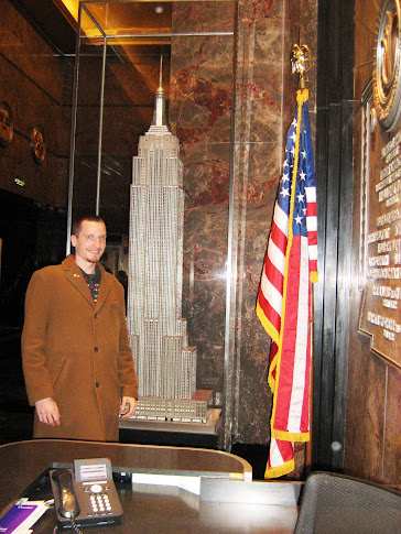 Tomasz Wielinski au pied de l'Empire State Building avant son ascension aux 86e et 102e étages