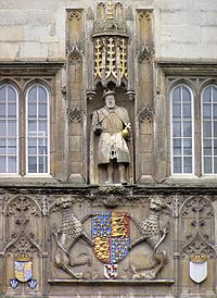 [200px-CambridgeTrinityGreatGate.JPG]
