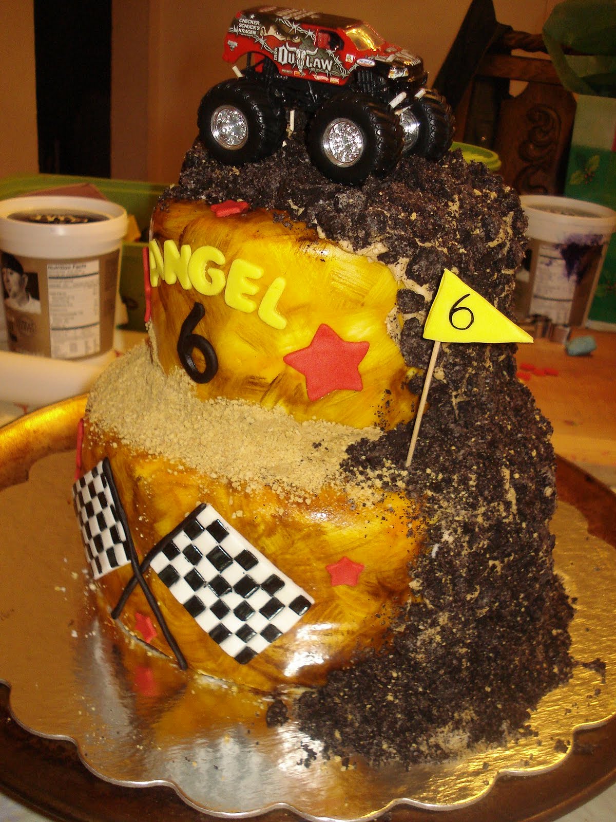 Little Sweeties Cupcakes: Monster Truck cake