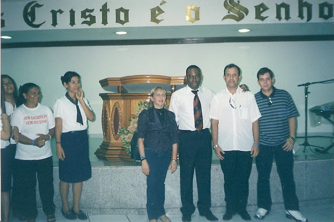 MINHA FAMÍLIA NO ALTAR DE JESUS E NA IURD.