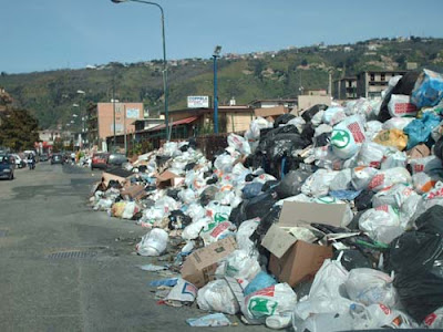 QUARTO FLEGREO (NA) : Garbage little town... Monnezza