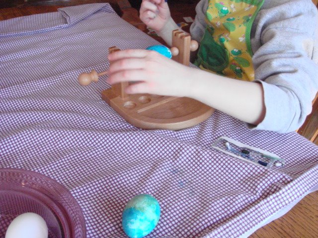 [Apr+09+Painting+Eggs+(3).JPG]