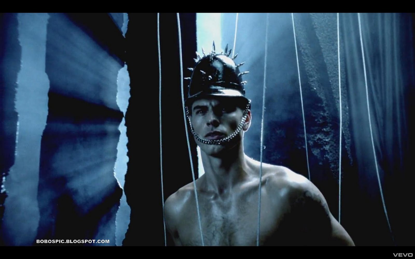 http://1.bp.blogspot.com/_2EXWTZ37Ix0/TK3y2Q_oP9I/AAAAAAAABBM/NMkgVlseQiY/s1600/Lady+Gaga+-+Alejandro21.jpg