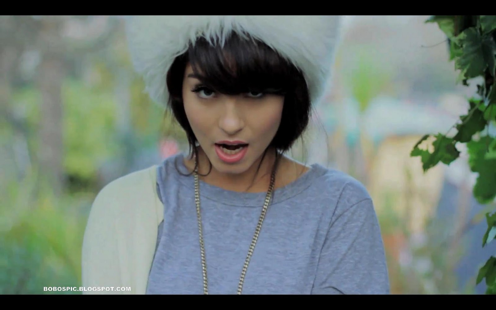 Music Video Pics Yasmin On My Own video pictures