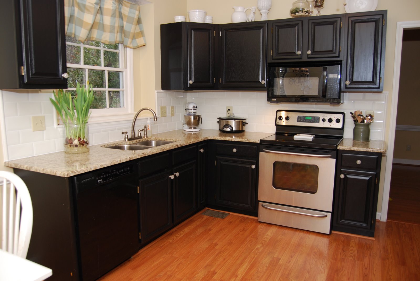 Here is a blogger who had her cabinets professionally painted LOVE Here is a blogger who had her cabinets professionally painted LOVE