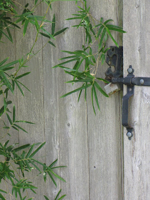 Posted by Approachable Art at 2:59 PM