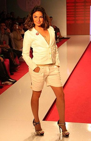 [isis-valverde7.jpg]