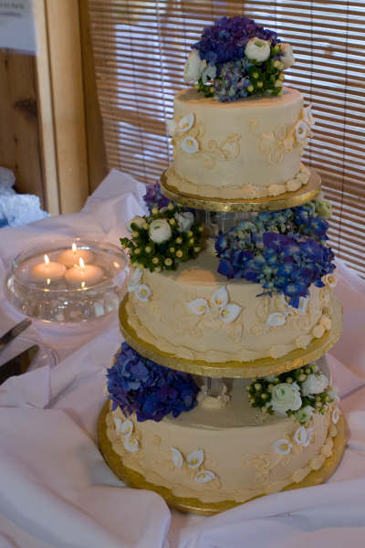 [WeddingCake.jpg]
