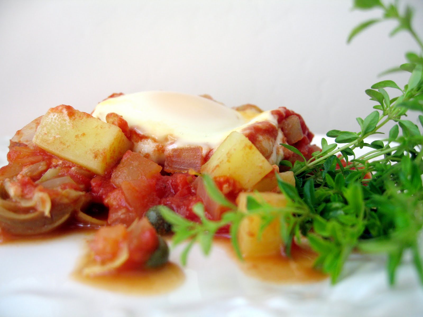 Apricosa Uova al Purgatorio (Eggs in Purgatory)