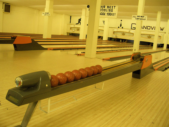 [bowling-1f.jpg]