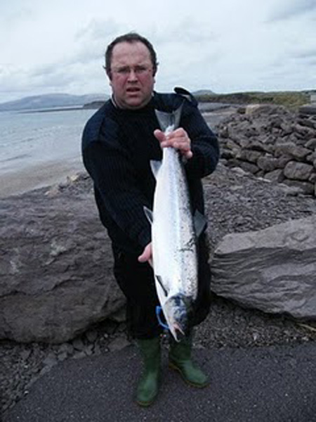 Mike O'Dwyer avec son saumon 8,5lbs du 2 mars