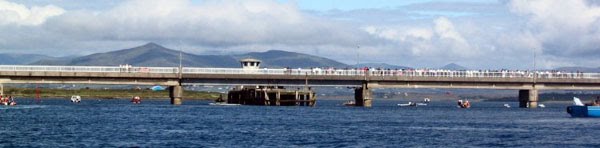 Die Brucke in Portmagee, die Valentia Island mit dem Festland verbindet