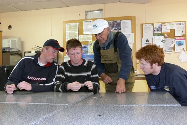 Paddy Byrne, du Central Fisheries Board, dans la phase theorique