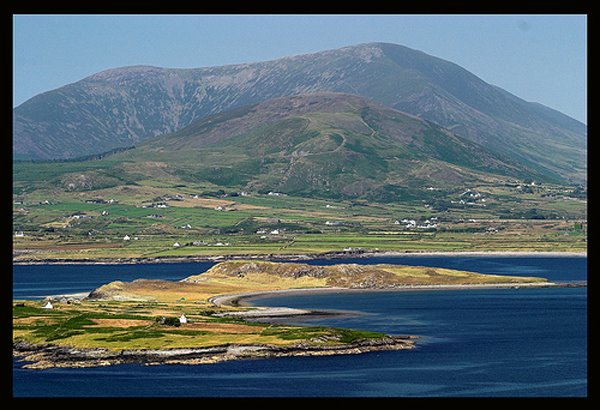 Une vue sur Beginish Island, cette ile, qui protege l'arriere pays des fortes tempetes de l'ocean