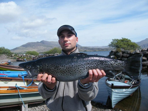 Markus Kase avec sa superbe truite de mer 8,5lbs