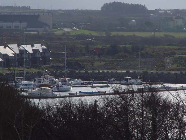 De cette propriete, vous regarderez directement sur le Marina