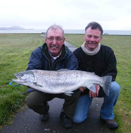 1ere truite de mer au Currane le 23 mars par Dave Ecclestone en compagnie de Vincent O'Sullivan