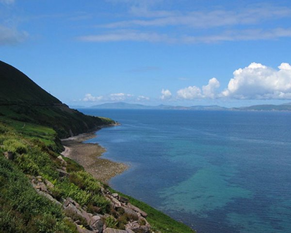 Vum "Drunghill" eroof gekuckt an daat fantastescht Waasser vun der Dingle Bay