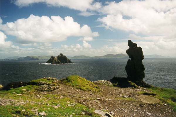 Hei ass d'Land vun der Skellig Sea mat sengem Unesco Site "the Skellig Rocks"