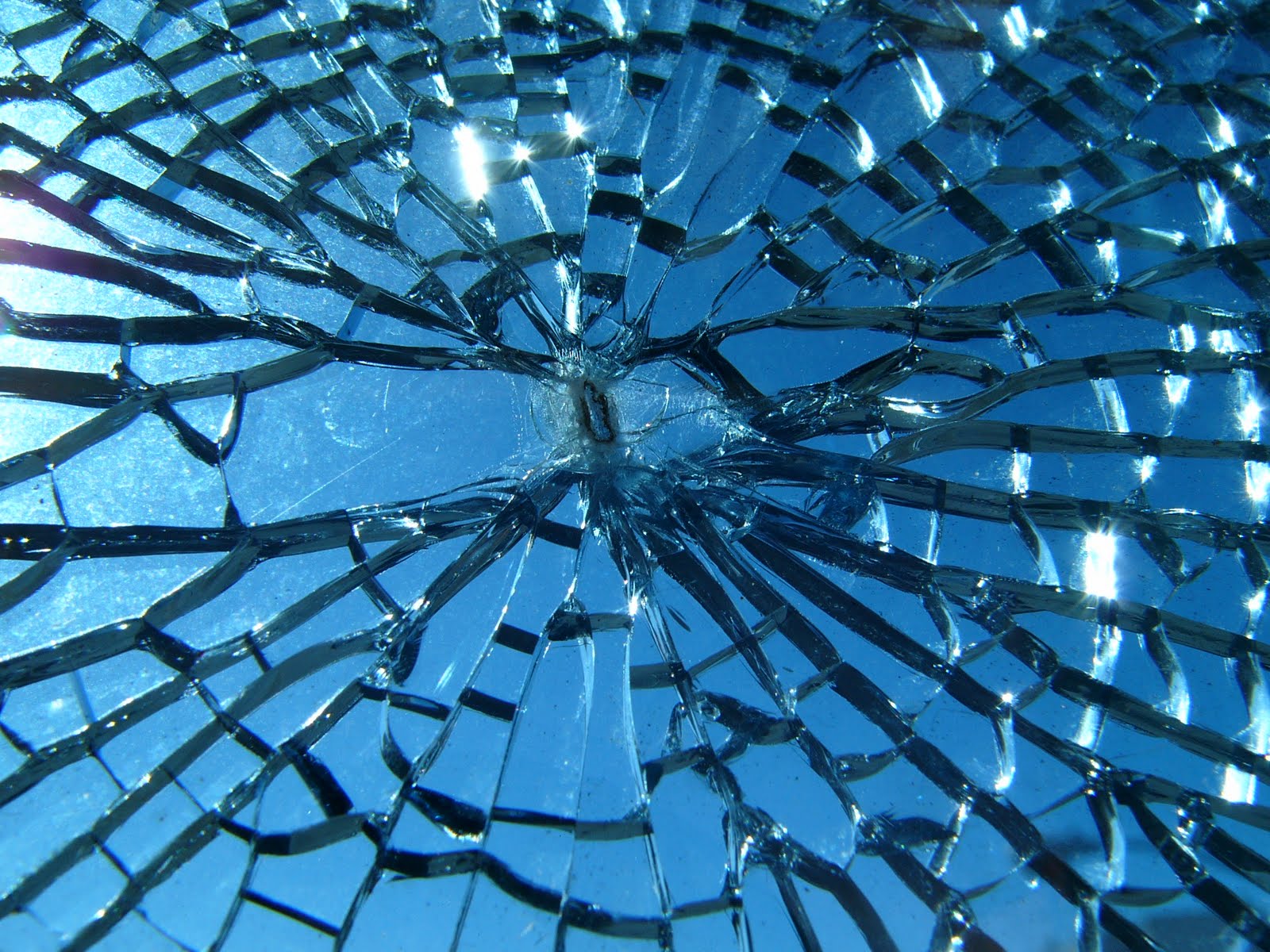 http://1.bp.blogspot.com/_2UbsSBz9ckE/S6rD3lkOH0I/AAAAAAAABGA/U-NYyZResR0/s1600/broken_glass.jpg