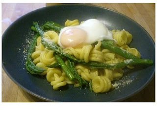 pasta with asparagus, pesto & poached egg