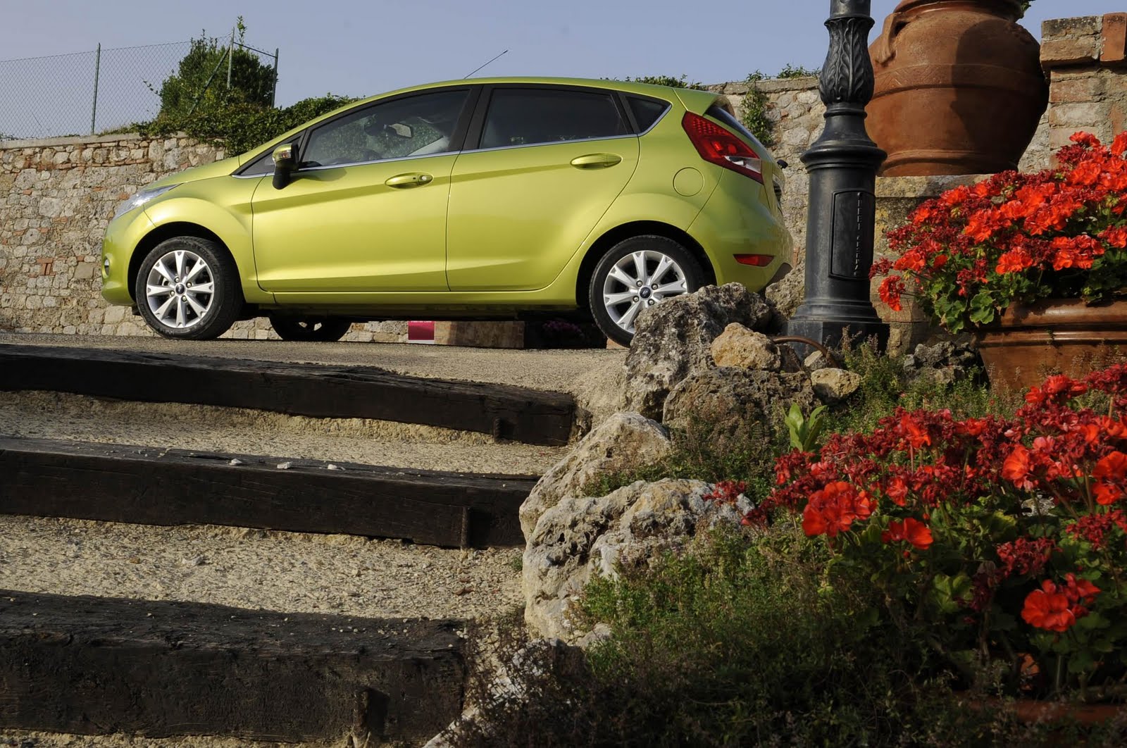 [NewFiesta_2009.JPG]