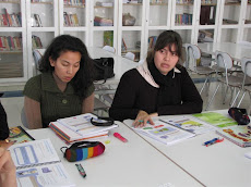 Tía Paulina y Cristina, estudiando...