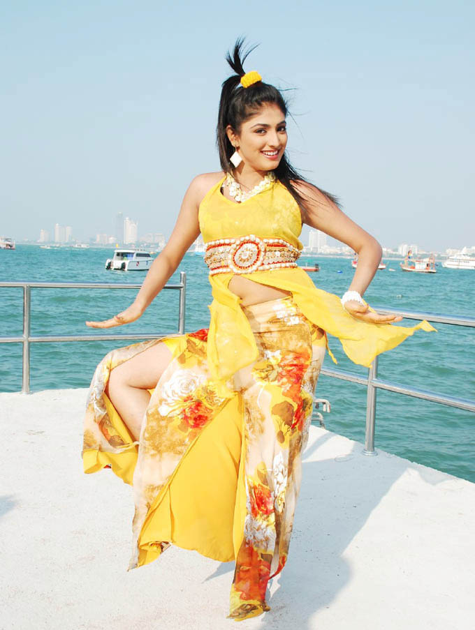 [Haripriya+in+yellow+dress.jpg]