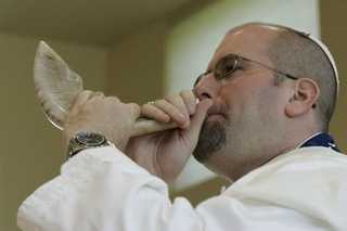 [Shofar_Free_Press_Rabbi_Miller.jpg]