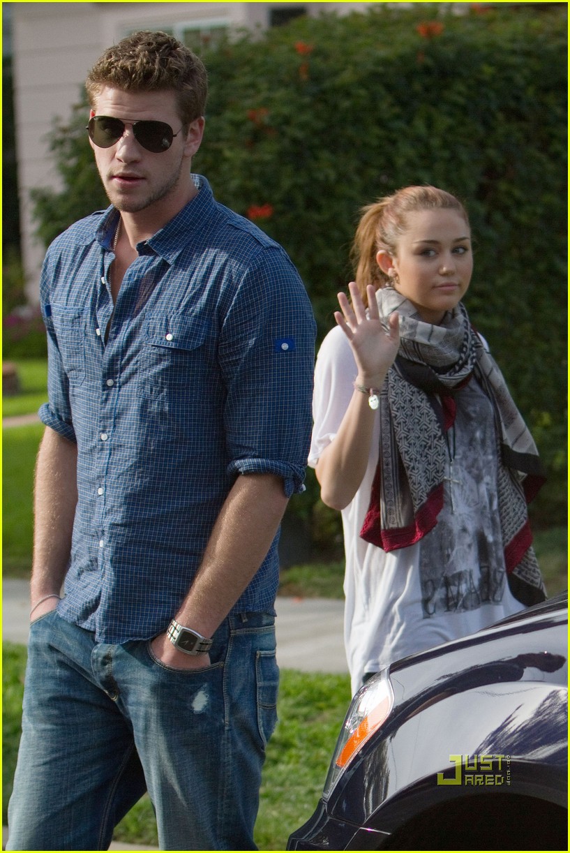 [miley-cyrus-liam-hemsworth-toluca-lake-09.jpg]