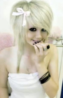 http://1.bp.blogspot.com/_2iSSI8Mqc5c/SoENCW_06iI/AAAAAAAAAoo/qgdxFY0jo-A/s400/blonde-emo-girl.jpg