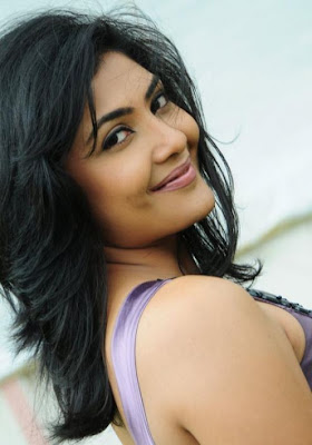 Actress Kamalini Mukherjee Sexy Boobs Show | Hotstillsupdates- Exclusive  Stills Gallery