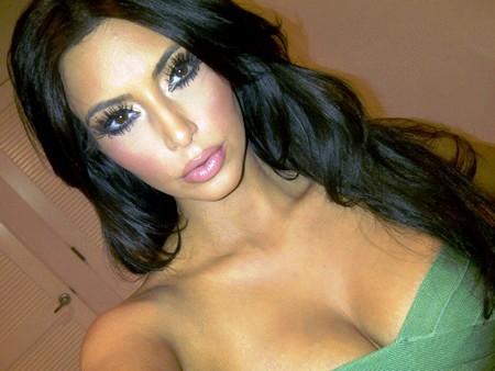 Kim Kardashian Shows off Her Boobs On TwitterShocking NewsHot Sexy 