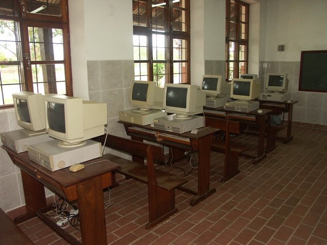 [AULA_INF02.JPG]