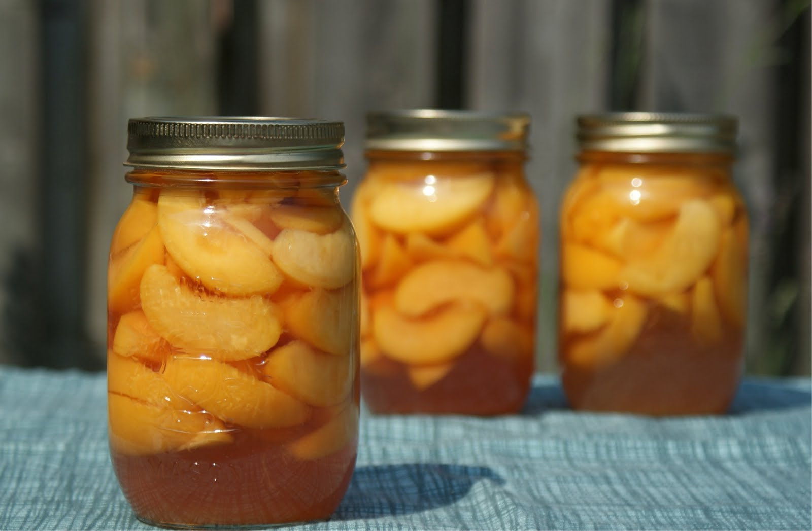 Piccante Dolce Canning Niagara Peaches in Cardamom Vanilla Bean Syrup