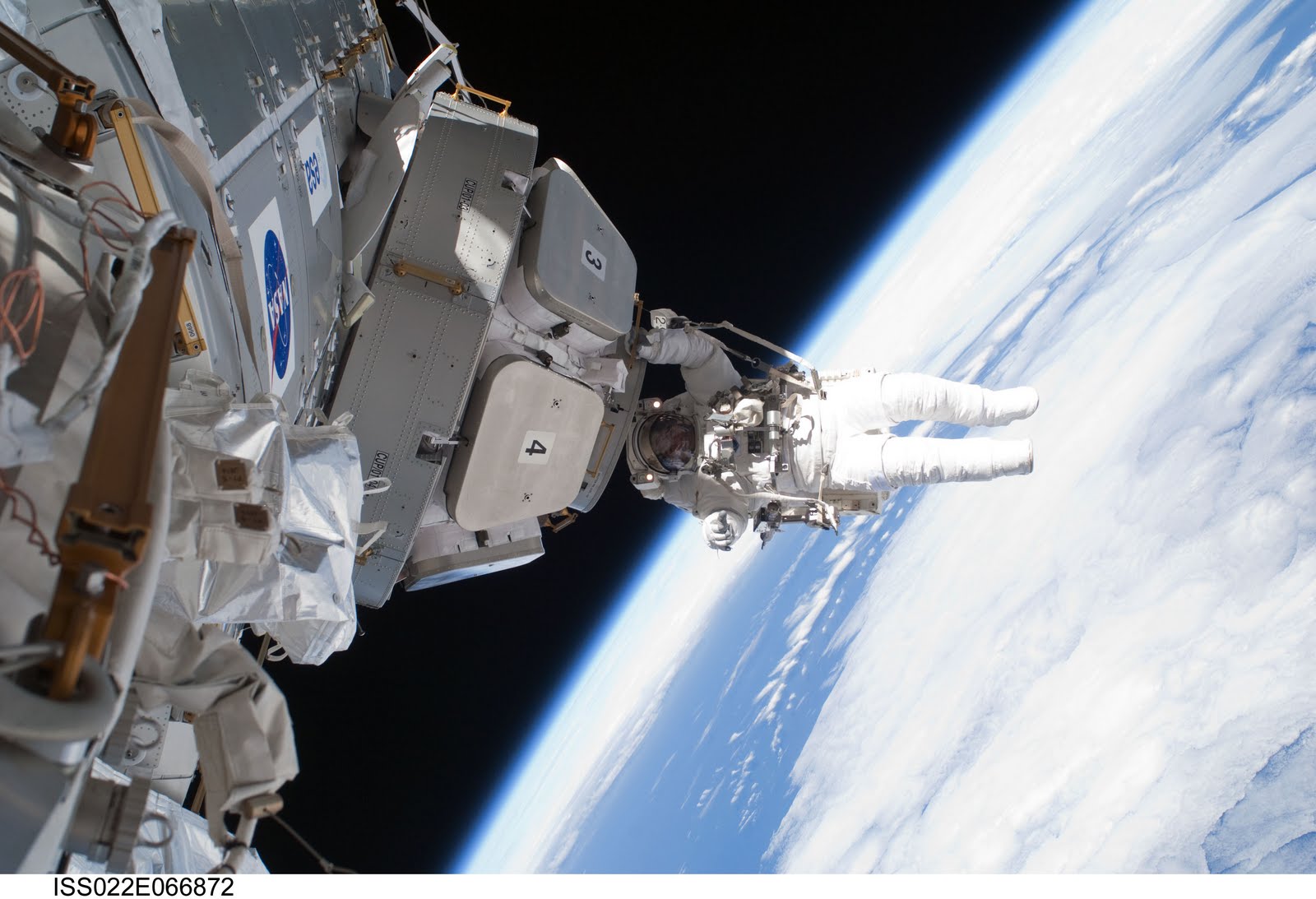 [installingcupola_nasa_big.jpg]