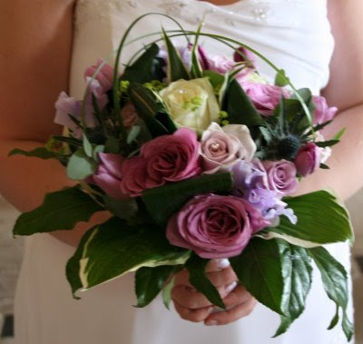 Oh I love these lilac wedding bouquets