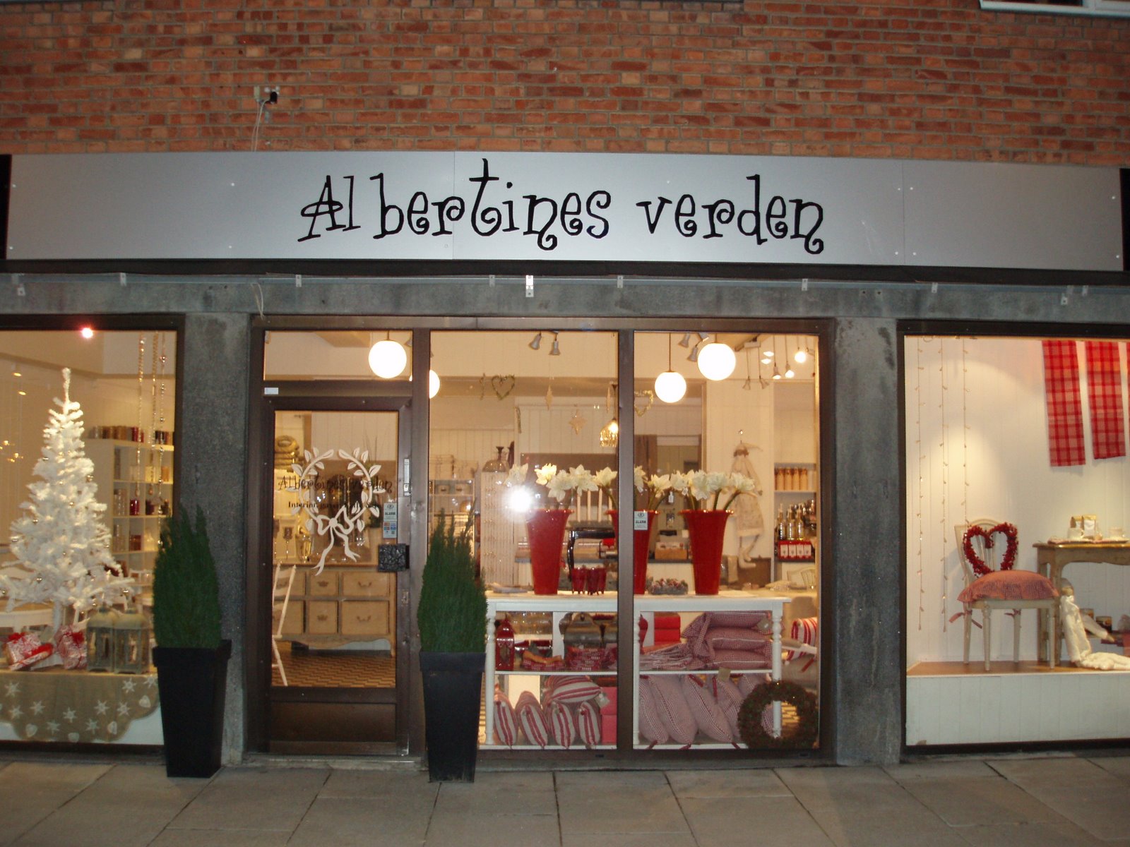 [PB150007.JPG]