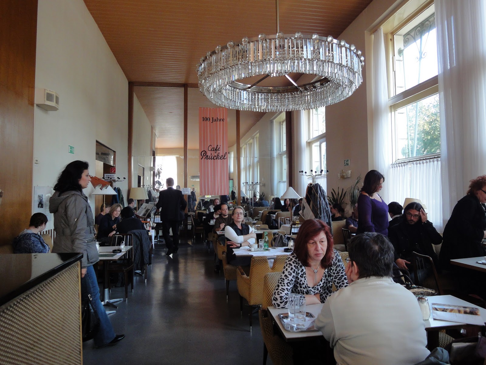 M40 S Aegean Adventure Powered By M40 The Secret Agent Beagle 間諜米格魯的愛琴海探險日記 Cafes Of Vienna Cafe Pruckel