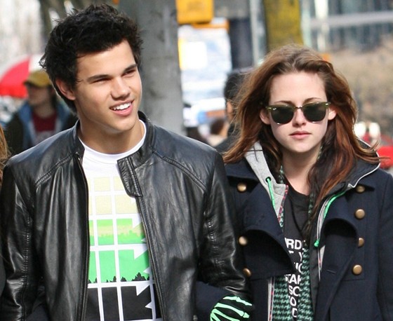 Kristen Stewart And Taylor Lautner 2011 People's Choice Awards Appearance