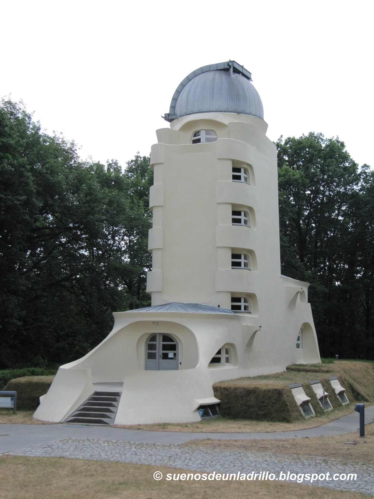 Sueños de un ladrillo: Erich Mendelsohn y la Torre Einstein