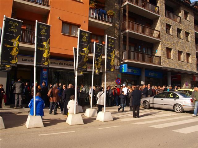 [PB281104.JPG]