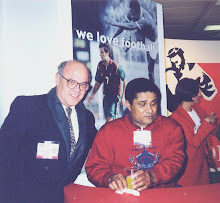 Eu com o grande Eusébio