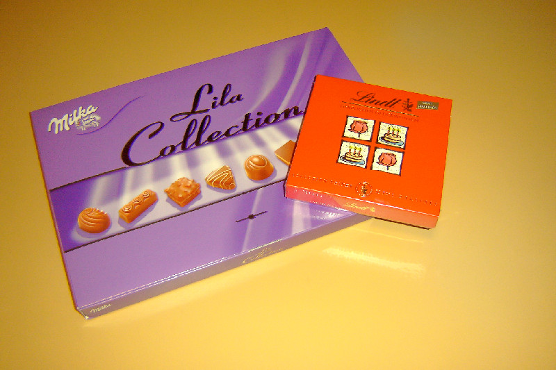 [milka_lila_collection_and_lindt_chocolate.JPG]