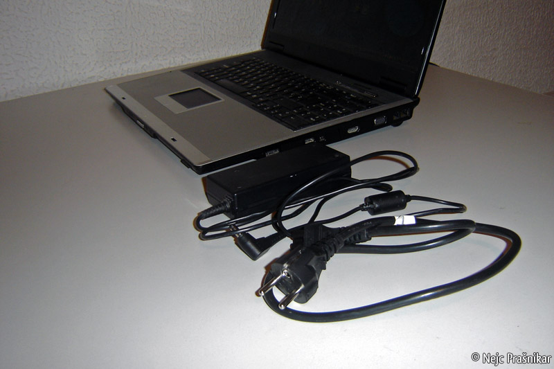 [laptop_wireless_power_transfer.jpg]