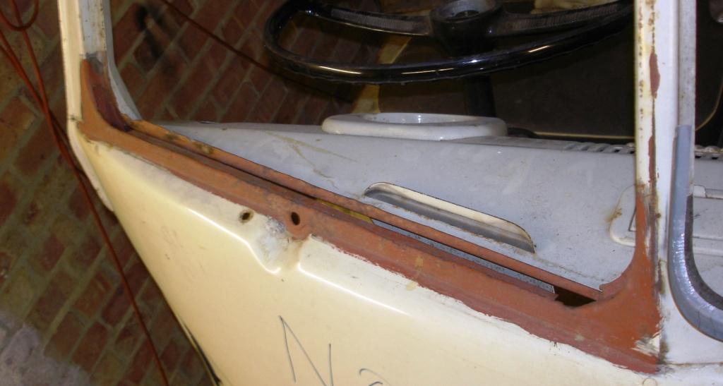 [front+window+gutter+cut+out.JPG]