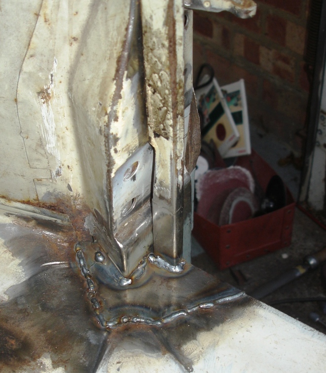 [welded+A+piller+seal+carrier.JPG]